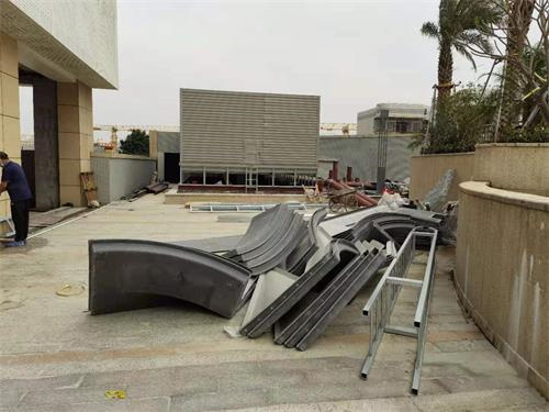 玻璃鋼材料的優(yōu)點(diǎn)和缺點(diǎn)如何？玻璃鋼材料的優(yōu)缺點(diǎn)(玻璃鋼材料多少錢一噸)