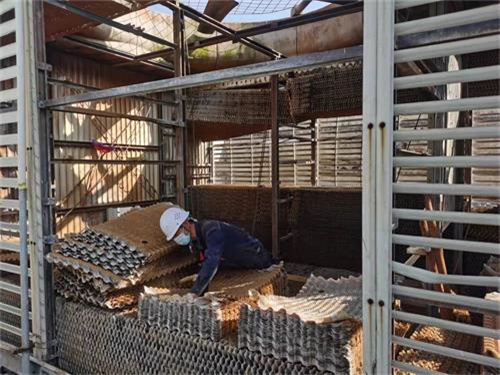 工業(yè)冷卻塔中的水溫越來越高怎么辦(冷卻塔出水溫度高怎么辦)