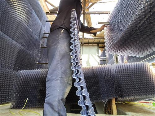 冷卻塔如何清洗清潔,冷卻塔清洗應采取哪些安全措施呢?(冷卻塔的清洗與保養(yǎng))